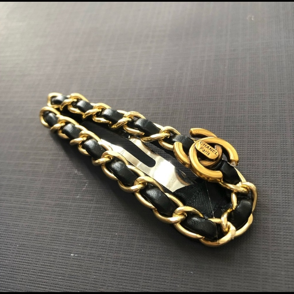 Black hair clip